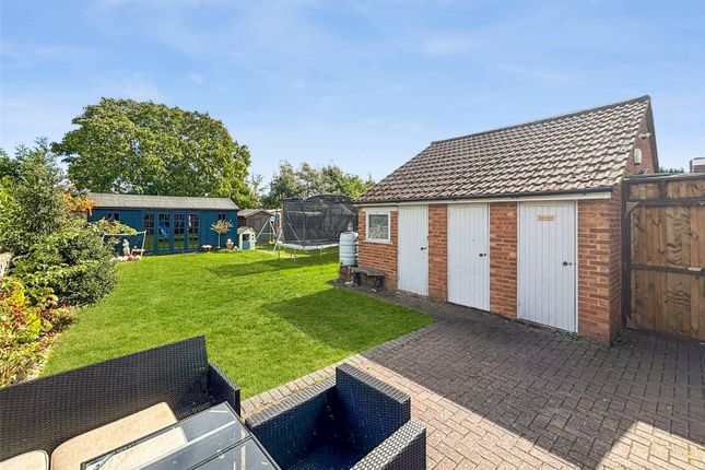 16, Silver Birch Close, Kent photo 2