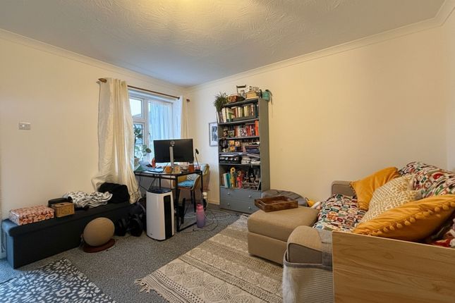 141 Abbotswood Way, Hayes photo 2