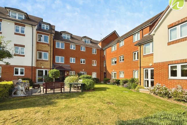 Flat 27, Collier Court Crammavill Street, Grays photo 2