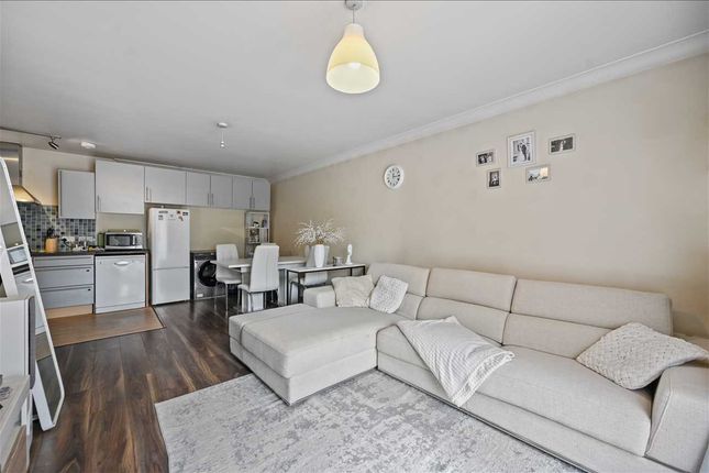 8, Renaissance Court, Sutton photo 3