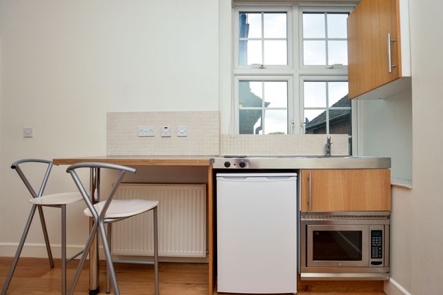 Flat 5, 17 Golders Way, Golders Green photo 2