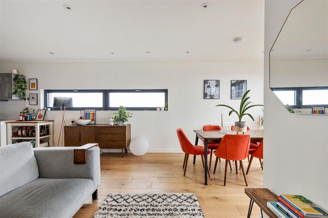 Flat for sale in Station Approach, Hoe Street, London