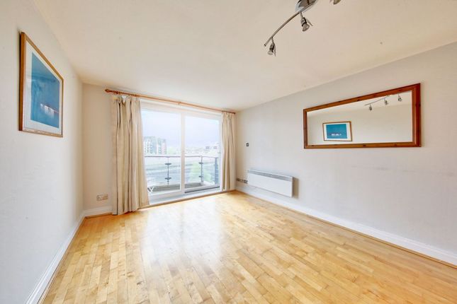 Flat for sale in Smugglers Way, Wandsworth
