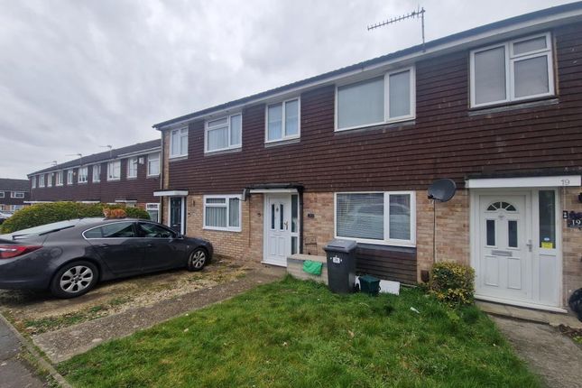 Thumbnail Terraced house to rent in Robertsfield, Thatcham
