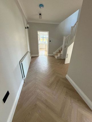 13, Beech Walk, London photo 4
