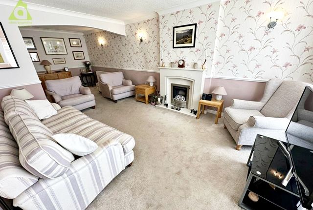 18, Captain Lees Road Greater Manchester, Westhoughton photo 2