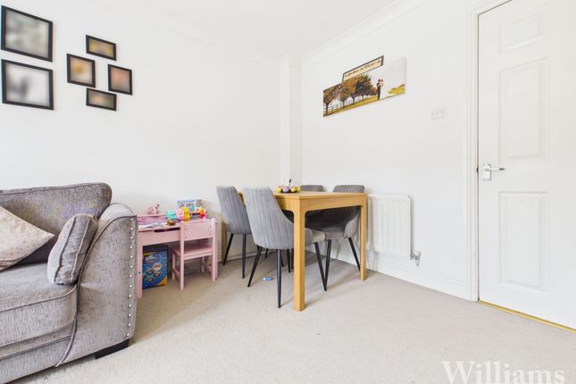 20 Carnation Way, Aylesbury photo 4