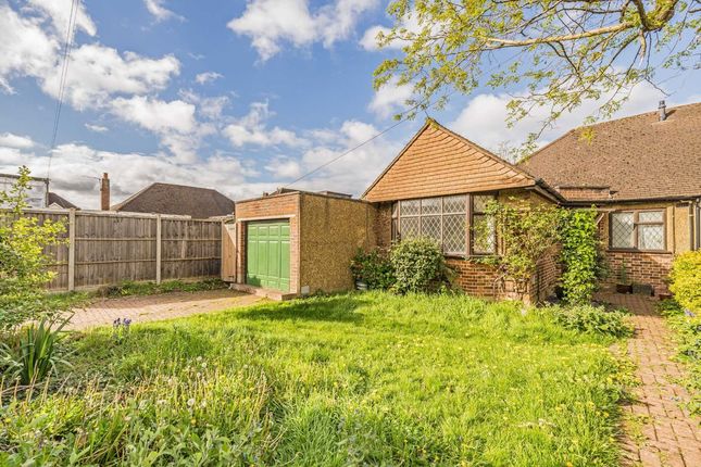 Thumbnail Bungalow for sale in Greenwood Close, Thames Ditton