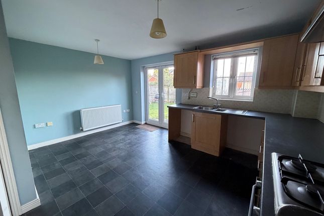 24, Denbigh Avenue, Worksop photo 3
