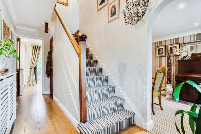 2, Ashdene Drive, Wakefield photo 2