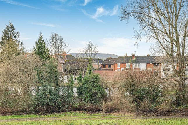 9, Merritts Meadow, Petersfield photo 3