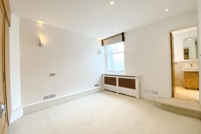 Flat to rent in Falkland House, Marloes Road, London