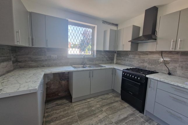 54, PONTEFRACT photo 2