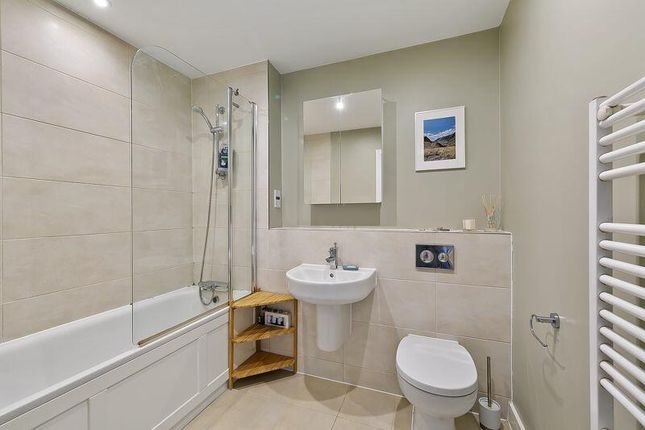 11 Makepeace Court, Blagrove Road, Teddington photo 5
