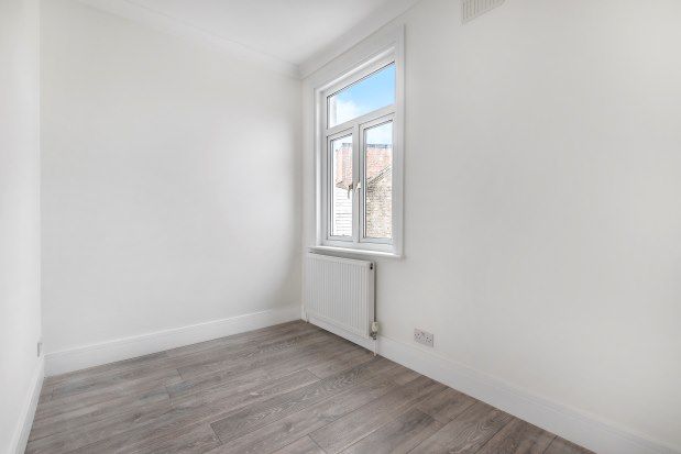 Flat to rent in North Street, Bromley