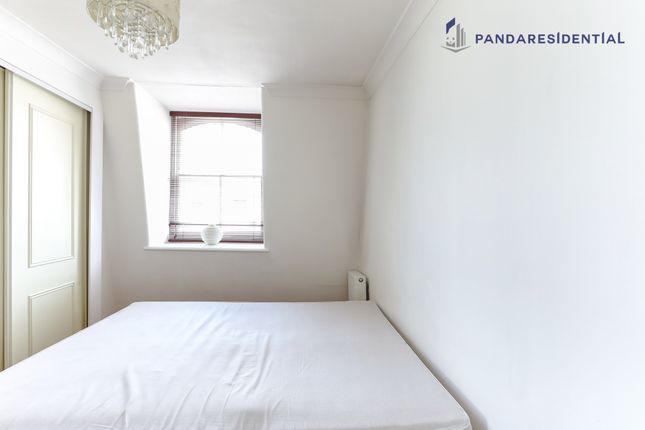 Flat to rent in Clanricarde Gardens, London