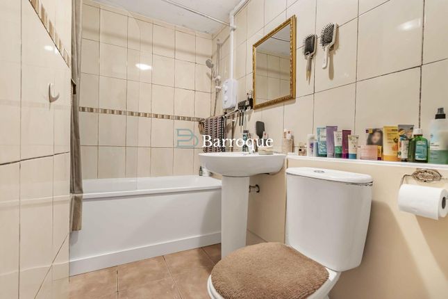36, Parkland Road, London photo 3