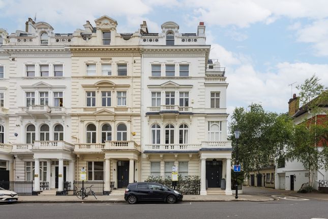 Thumbnail Triplex to rent in Queen's Gate Terrace, London