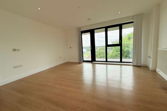 31H Lingfield Apartments, Parade Gardens, London photo 3