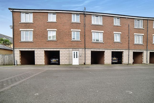 Thumbnail Flat for sale in Ladbrooke Road, Great Yarmouth