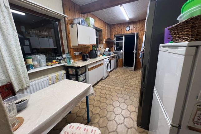 37 , Crescent Rise, London photo 5
