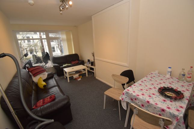 Terraced house to rent in Russell Terrace, Leamington Spa, Warwickshire