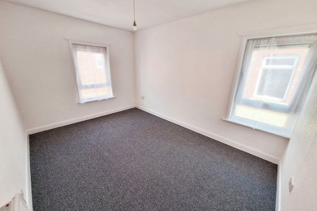 Flat to rent in Weelsby Street, Grimsby, Lincolnshire