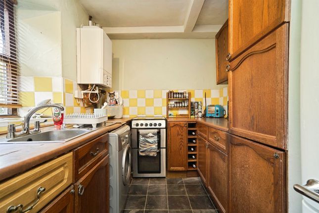 12, Greenwood Row, Pudsey photo 4
