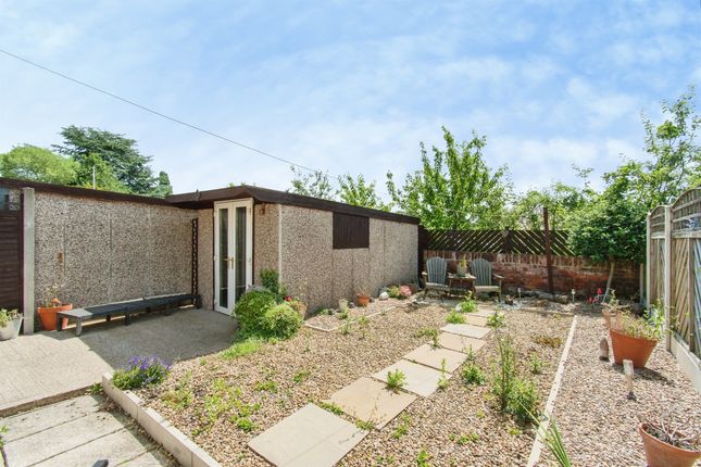 33, Pollards Fields, Knottingley photo 4