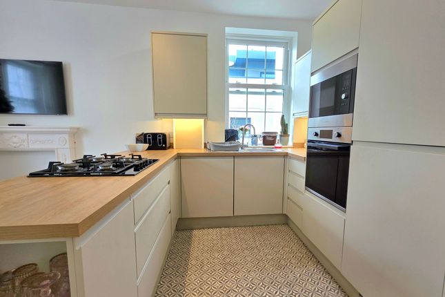 Flat 3, Bishops Court, Torquay photo 4