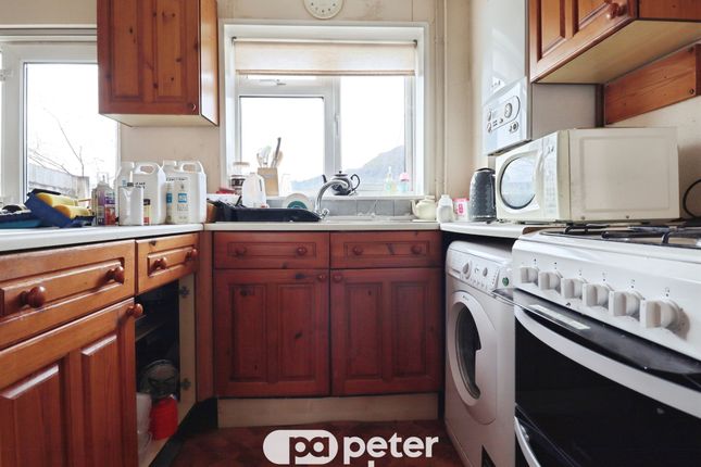 56, Rhiw'r Ddar, Cardiff photo 3