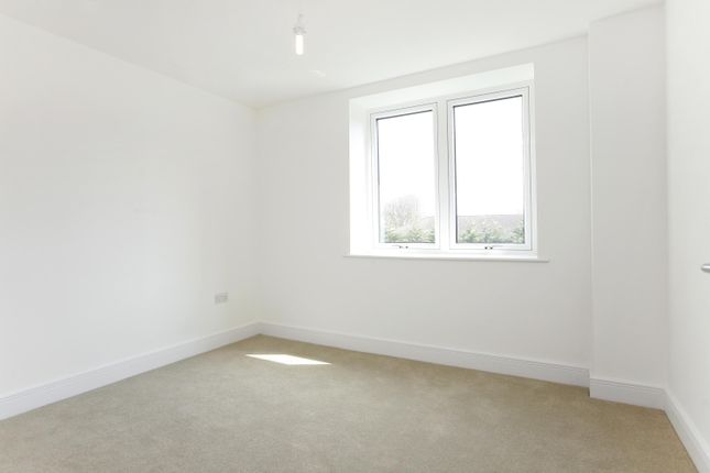 Flat to rent in Roehampton Lane, London