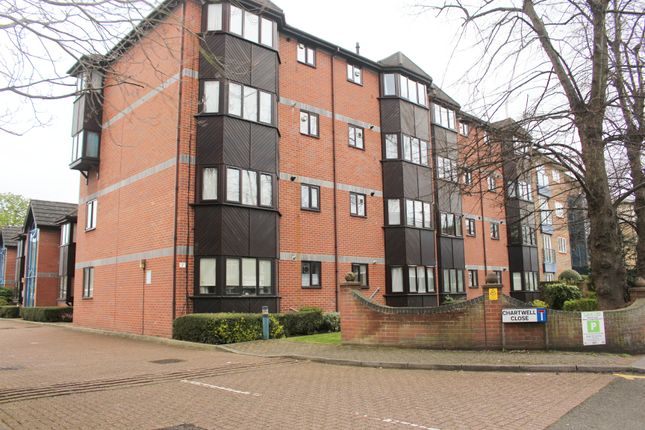 Thumbnail Flat for sale in Chartwell Close, Croydon