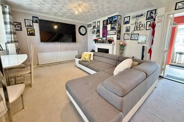 60, Barncroft Way, Havant photo 2