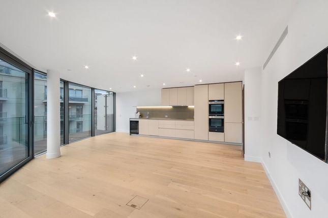 Flat for sale in Hamilton House, Fulham Reach, Parr's Way, London