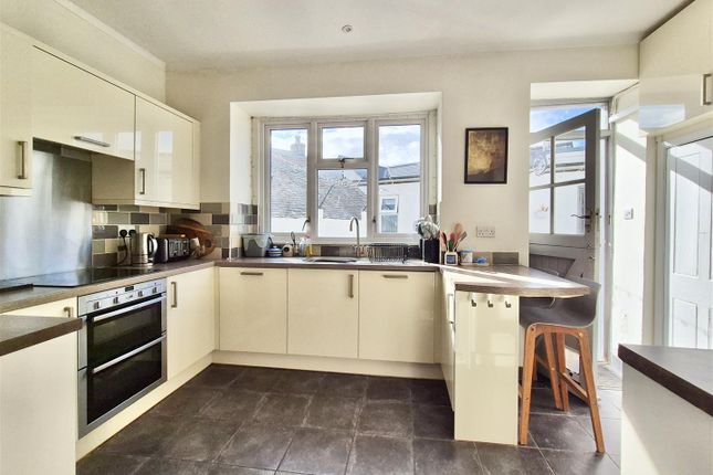 33, Fore Street, Porthleven photo 4