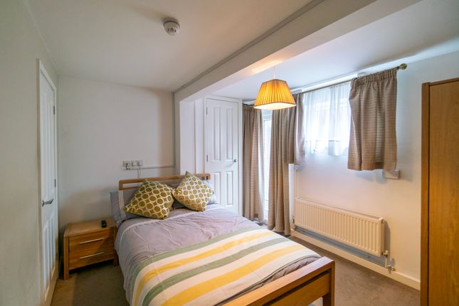 Thumbnail Room to rent in Alpine Street, Reading