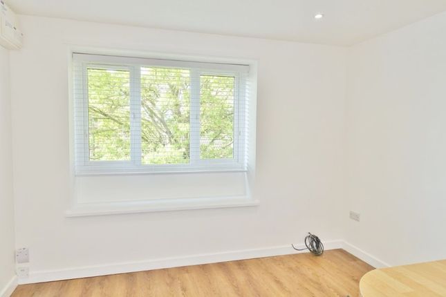 14 Weston Way, Newmarket photo 4