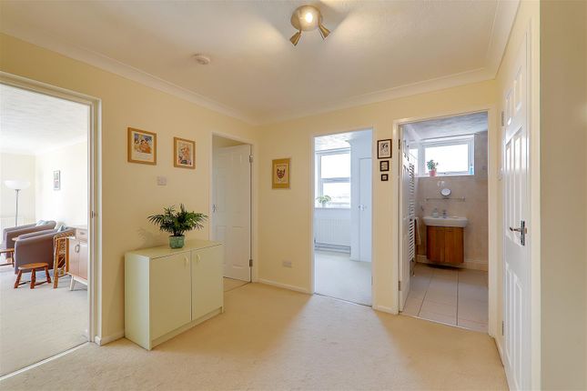 Flat for sale in Cardinal Court, Grand Avenue, Worthing