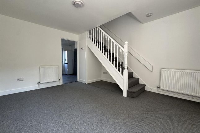 18, Kimbolton Close, Swindon photo 2