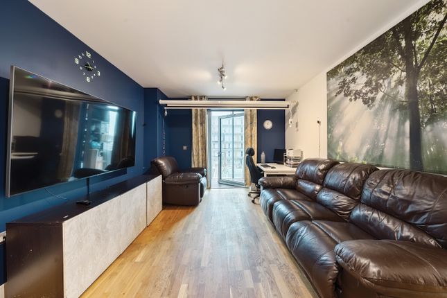 20, Pepys Court, Love Lane, London photo 4