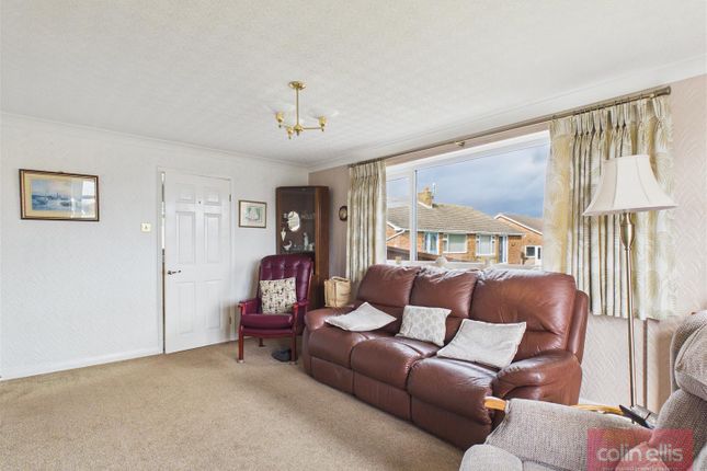 19, Osgodby Hall Road, Scarborough photo 4