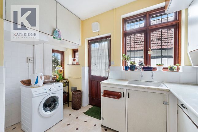 7 The Warren, Worcester Park photo 4