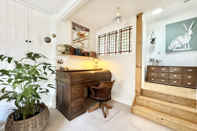 Flat Chestnut Cottage, 44, Shide Road, Newport photo 4
