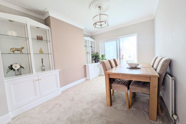 24, WOODLANDS AVENUE, CHADWELL HEATH photo 4