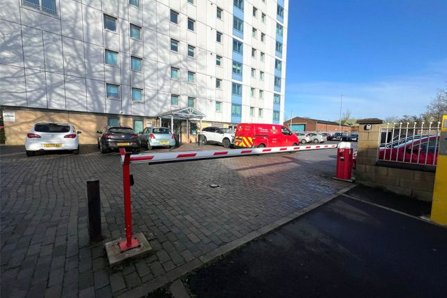 Flat 77, The Pinnacle, Willenhall photo 2
