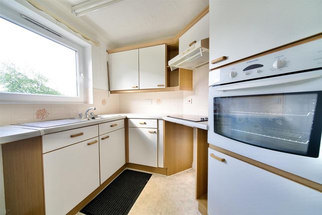Flat 12, Swannery Court, Commercial Road, Weymouth photo 2
