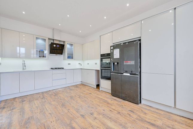 Thumbnail Flat to rent in Grove Park, Chiswick, London