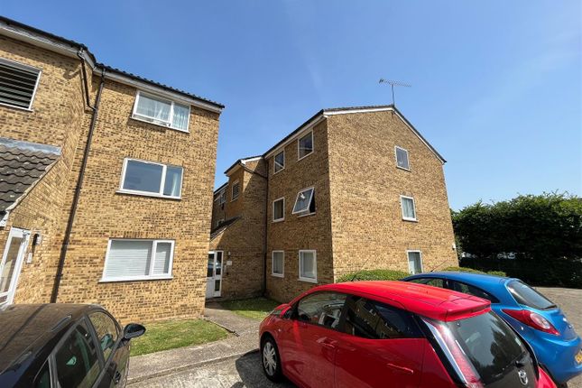 1 bed flat to rent in Swans Hope, Loughton IG10