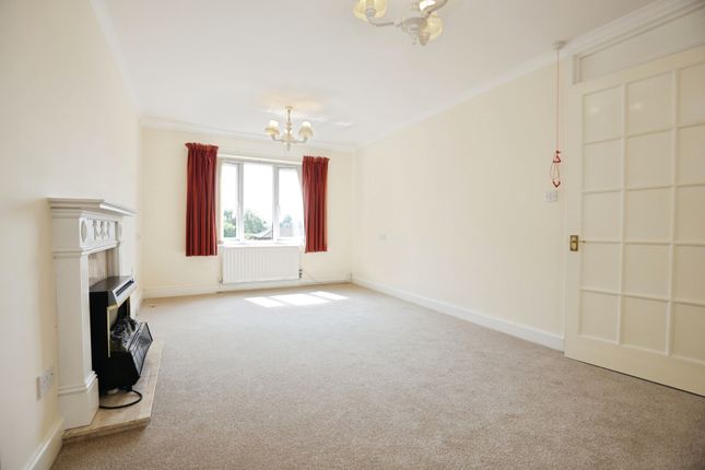 22 Tiddington Court,, Knights Lane, Stratford-upon-Avon photo 3